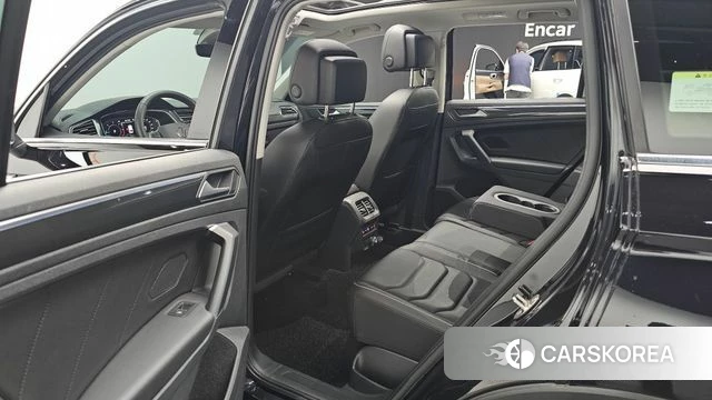 Volkswagen Tiguan second Generation 2022 Черный из Кореи, фото 3