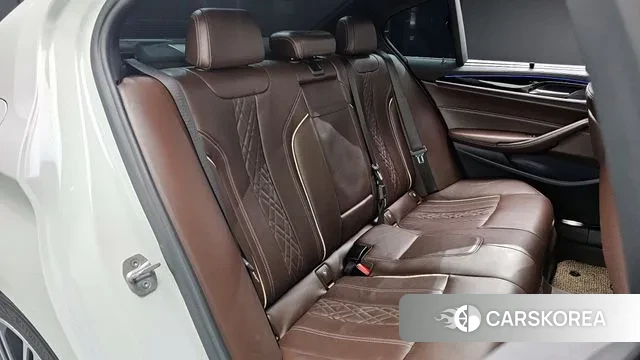 BMW 5 Series (G30) 2018 Белый из Кореи, фото 3