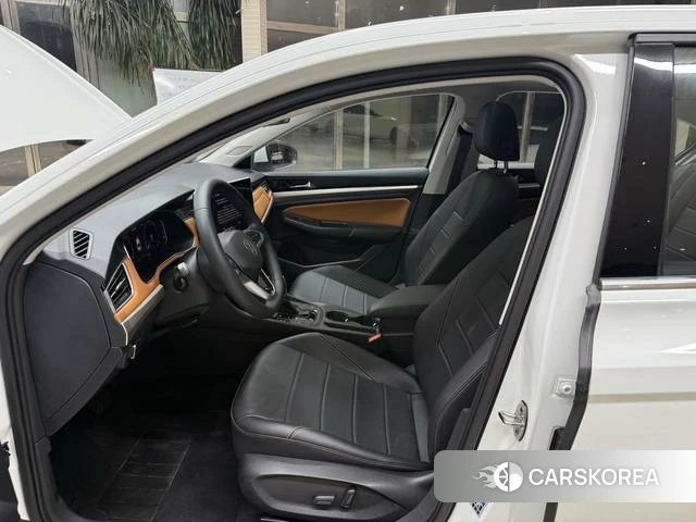 Volkswagen Bora 2022 Белый из Китая, фото 3