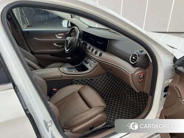Mercedes-Benz E-class 2023 Белый из Китая, фото 3