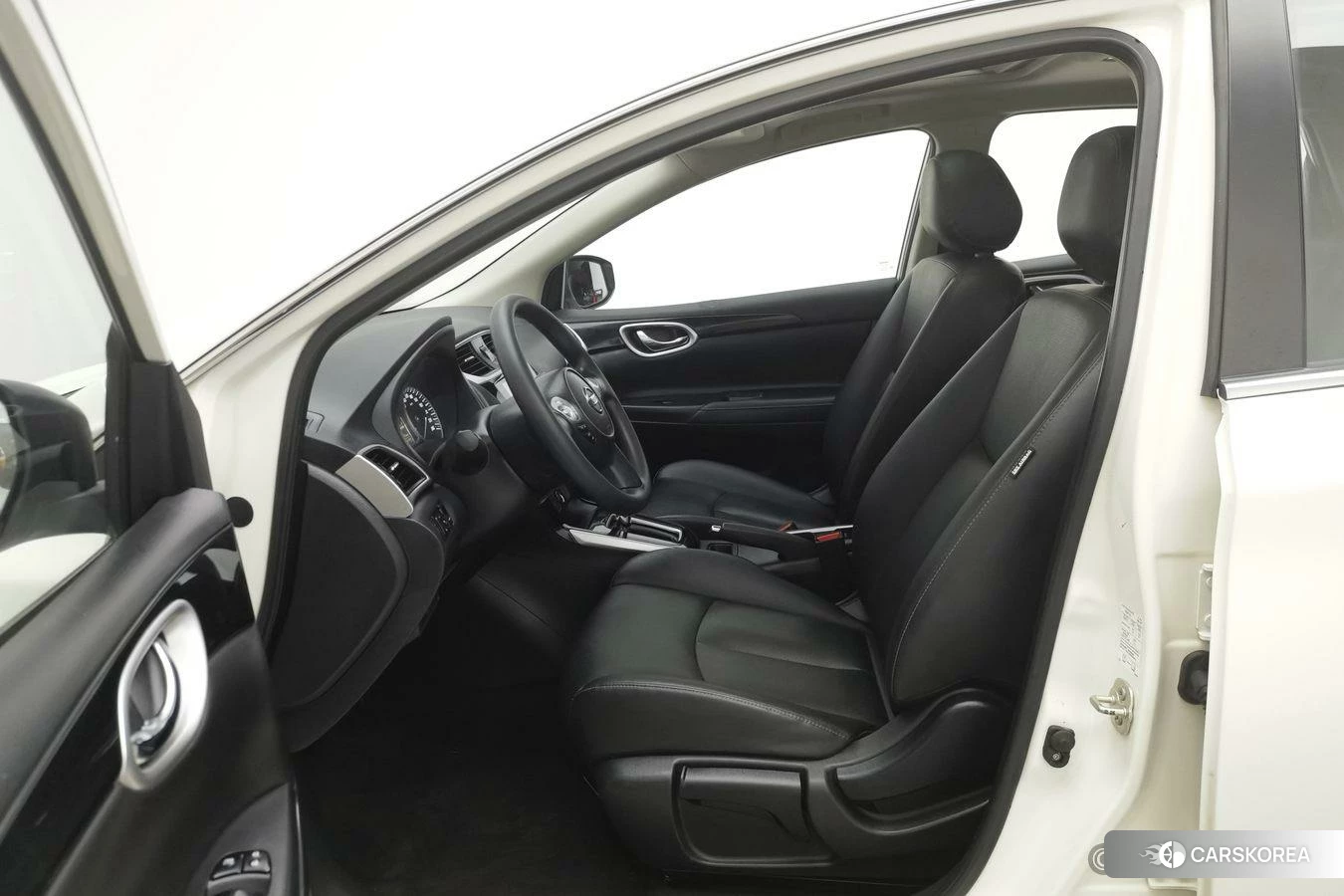 Nissan Sylphy 2021 Белый из Китая, фото 3