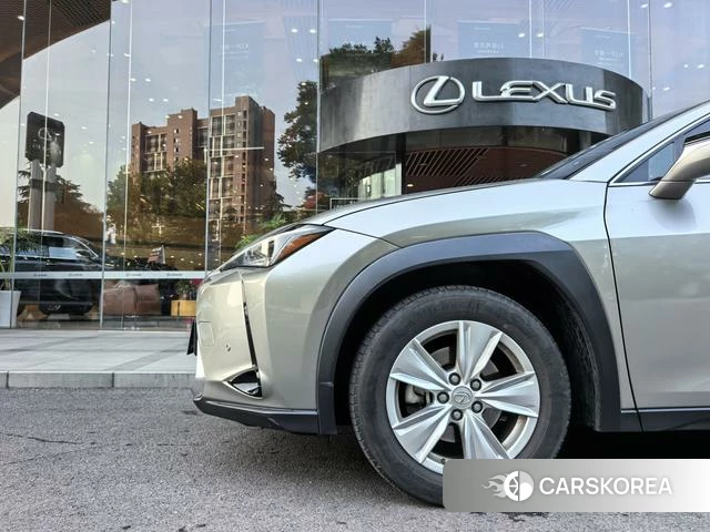 Lexus UX 2021 Серебристо-серый из Китая, фото 3