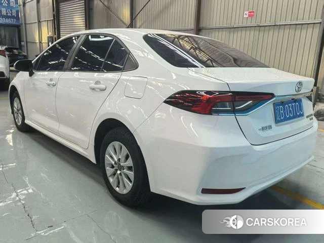 Toyota Corolla 2023 Белый из Китая, фото 3