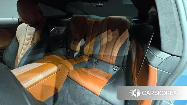 BMW 8 Series (G15) 2022 Светло-серебряный цвет из Кореи, фото 3