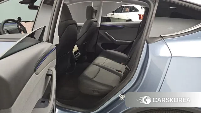 Tesla Model Y 2025 Светло-серебряный цвет из Кореи, фото 3