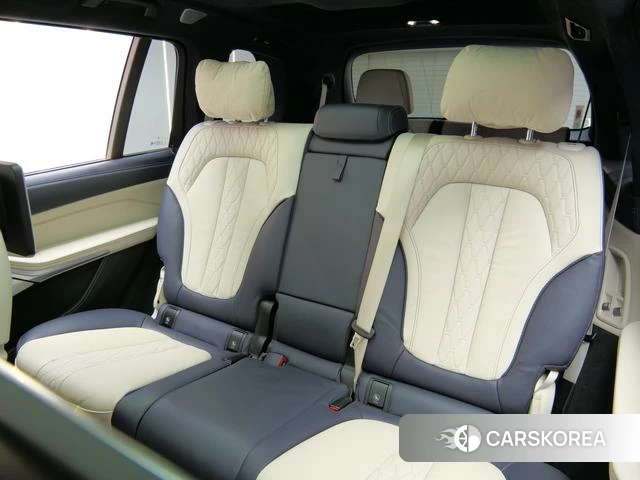 BMW X7 2021 Темно-серый из Китая, фото 3