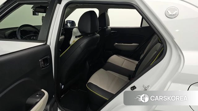 Hyundai Venue 2023 Белый из Кореи, фото 3