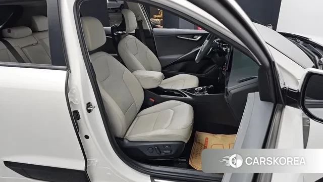 Kia Di Ol Nu Niro 2022 Белый из Кореи, фото 3