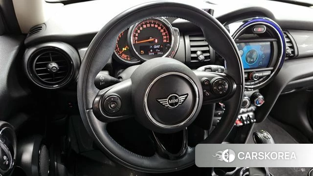 Mini Cooper 2018 Жемчужный цвет из Кореи, фото 3