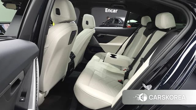 BMW 5 Series (G60) 2025 Черный из Кореи, фото 3