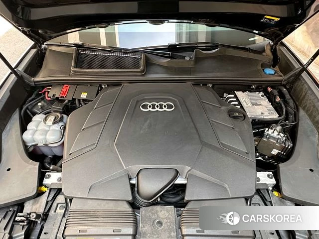 Audi Q8 2022 Черный из Китая, фото 3