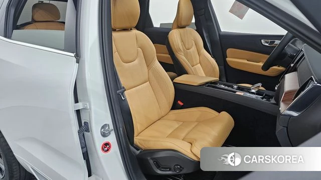 Volvo XC60 second Generation 2023 Белый из Кореи, фото 3