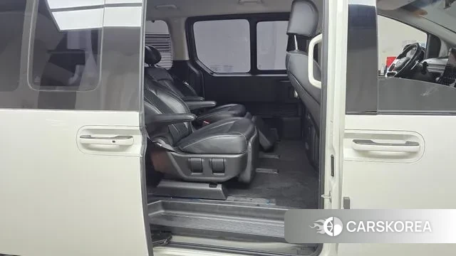 Hyundai Staria 2021 Белый из Кореи, фото 3