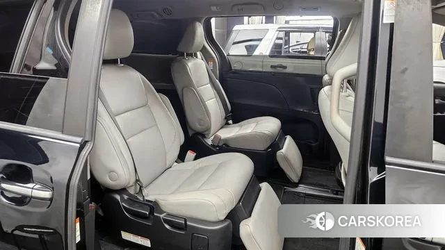 Toyota Sienna 2018 Черный из Кореи, фото 3