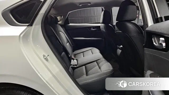 Kia The New K3 2nd generation 2023 Белый из Кореи, фото 3