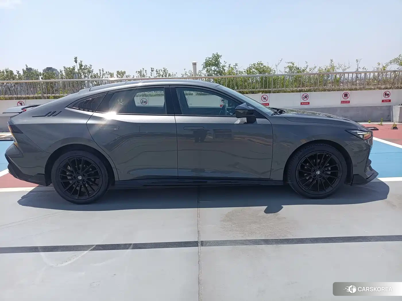 Chang'an UNI-V 2024 Silver/gray из Китая, фото 3