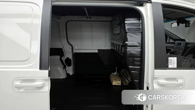 Hyundai Staria 2025 Белый из Кореи, фото 3