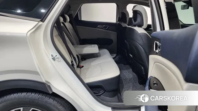 Kia Sportage 5th Generation Hybrid 2023 Белый из Кореи, фото 3