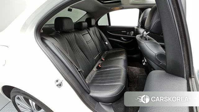 Mercedes-Benz E-Class W213 2018 Белый из Кореи, фото 3