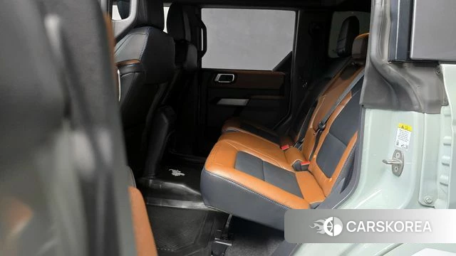 Ford Bronco 6th Generation 2023 Цвет галактики из Кореи, фото 3