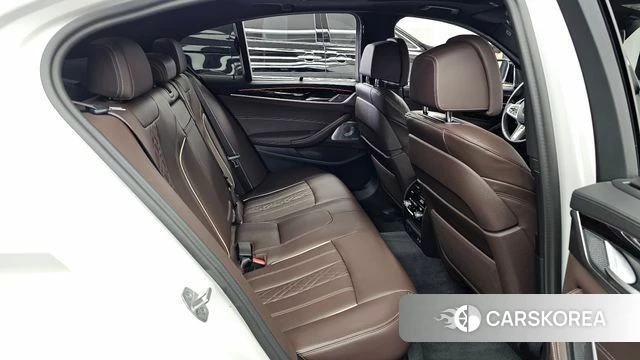 BMW 5 Series (G30) 2023 Белый из Кореи, фото 3