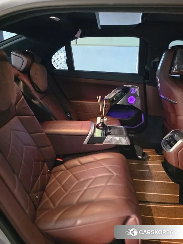 BMW 7 Series (G70) 2023 Белый из Кореи, фото 3