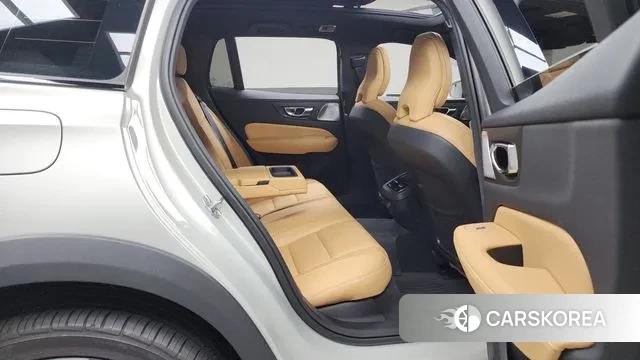 Volvo V60 Cross-Country 2nd Generation 2020 Серебряный из Кореи, фото 3