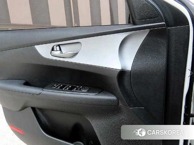 Kia The New K3 2nd generation 2021 Белый из Кореи, фото 3