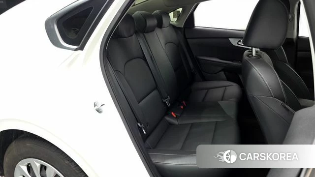 Kia The New K3 2nd generation 2024 Белый из Кореи, фото 3