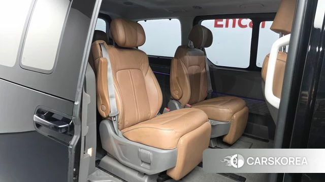 Hyundai Staria 2023 Черный из Кореи, фото 3