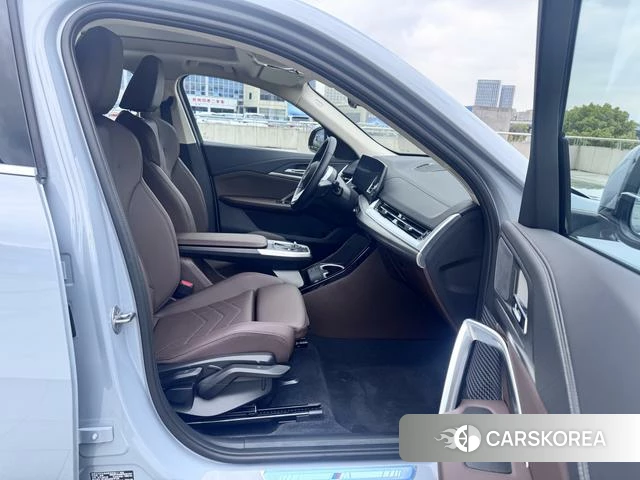 BMW X2 (import) 2025 Серебристо-серый из Китая, фото 3