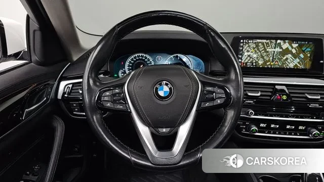 BMW 5 Series (G30) 2018 Белый из Кореи, фото 3