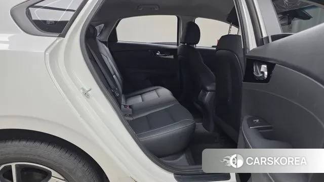 Kia The New K3 2nd generation 2023 Белый из Кореи, фото 3