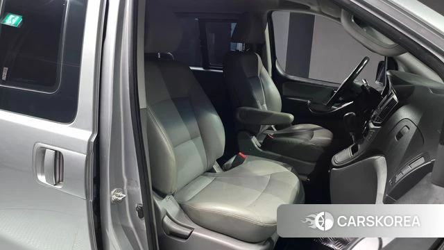 Hyundai Grand Starex 2018 Серебристо-серый из Кореи, фото 3