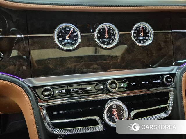 Bentley Flying Spur 3rd Generation 2022 Белый из Кореи, фото 3