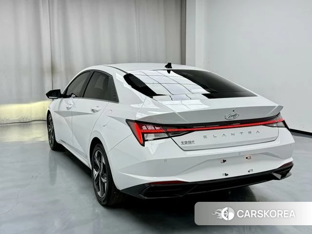 Hyundai Elantra 2023 Белый из Китая, фото 3