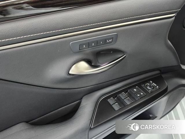 Lexus ES300h 7th generation 2020 Белый из Кореи, фото 3