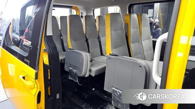 Hyundai Staria 2023 Желтый из Кореи, фото 3