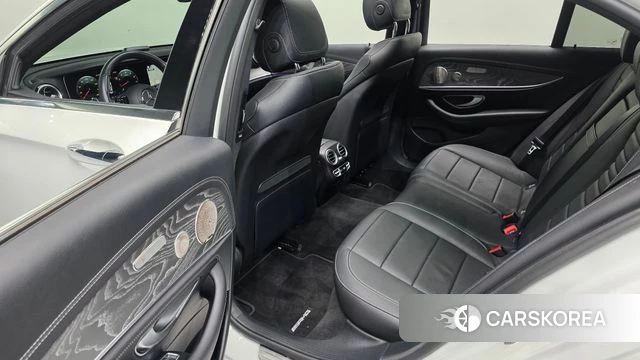 Mercedes-Benz E-Class W213 2022 Белый из Кореи, фото 3
