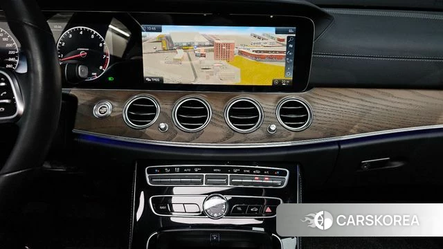 Mercedes-Benz E-Class W213 2019 Серебряный из Кореи, фото 3