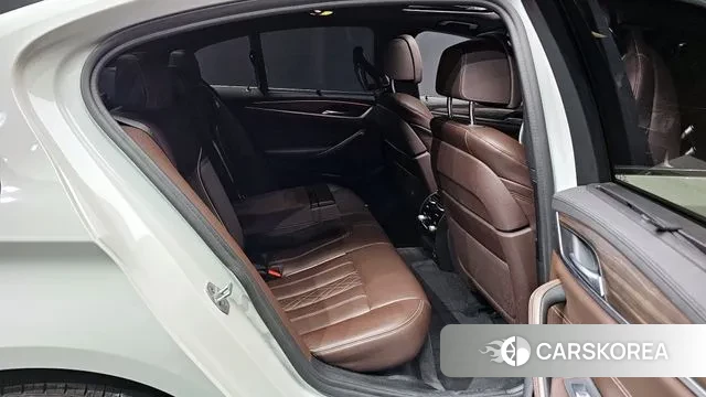 BMW 5 Series (G30) 2019 Белый из Кореи, фото 3