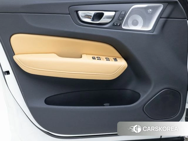 Volvo XC60 second Generation 2025 Белый из Кореи, фото 3