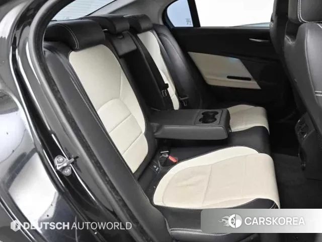 Jaguar XE 2018 Черный из Кореи, фото 3