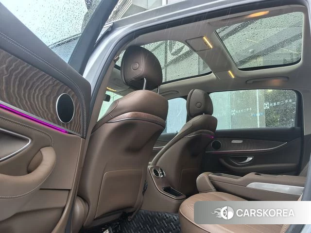 Mercedes-Benz E-class 2023 Серебристо-серый из Китая, фото 3