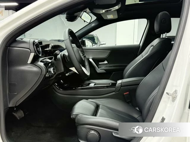 Mercedes-Benz Class A 2023 Белый из Китая, фото 3