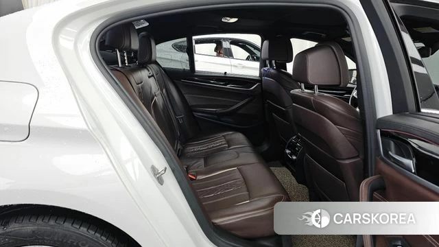 BMW 5 Series (G30) 2018 Белый из Кореи, фото 3