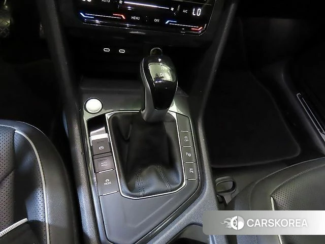 Volkswagen Tiguan Allspace 2023 Серый из Кореи, фото 3
