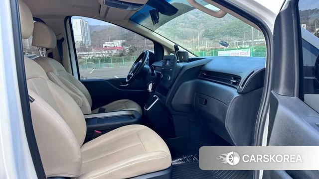 Hyundai Staria 2022 Белый из Кореи, фото 3