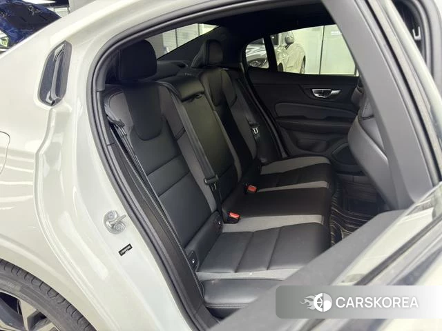 Volvo S60 2023 Белый из Китая, фото 3