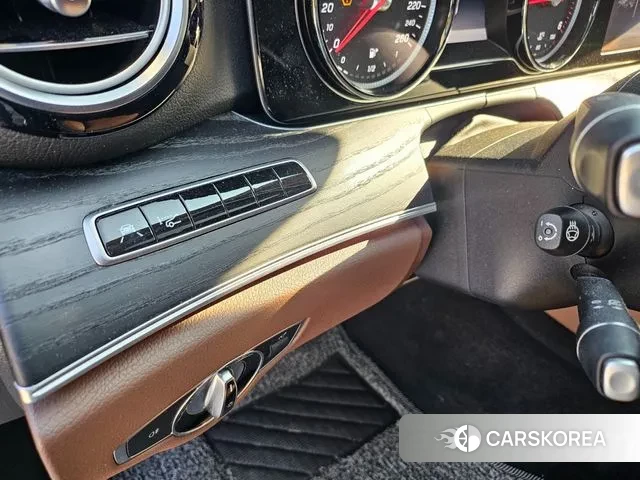 Mercedes-Benz E-Class W213 2018 Серый из Кореи, фото 3